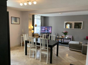 Private house with a view on Bayeux's Cathedrale